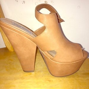 Steve Madden platform sandals